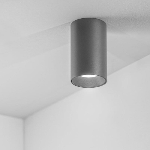 Oprawa natynkowa LED PRIME 10W 4000K 1000lm szara IP20 GTV zamontowany.jpg