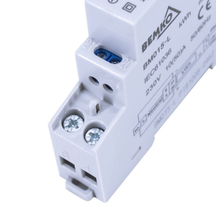 Licznik zużycia energii elektrycznej 1-fazowy 10 (50)A SCHELINGER zbliżenie.jpg