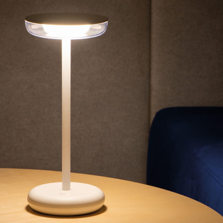 Lampa stołowa LED FLUXY 1,7W 3000K 140lm ściemnialna IP44 biała KANLUX 37310 rozświetlona.jpg