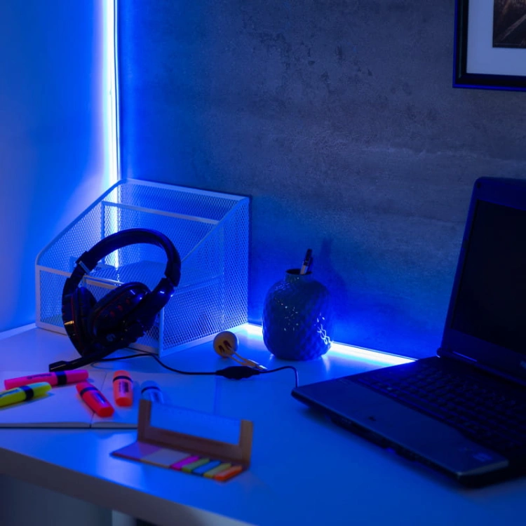 Neon NEON LED 67,W 400lm RGB 5m IP65 Kanlux 38400 niebieska aranżacja.jpg