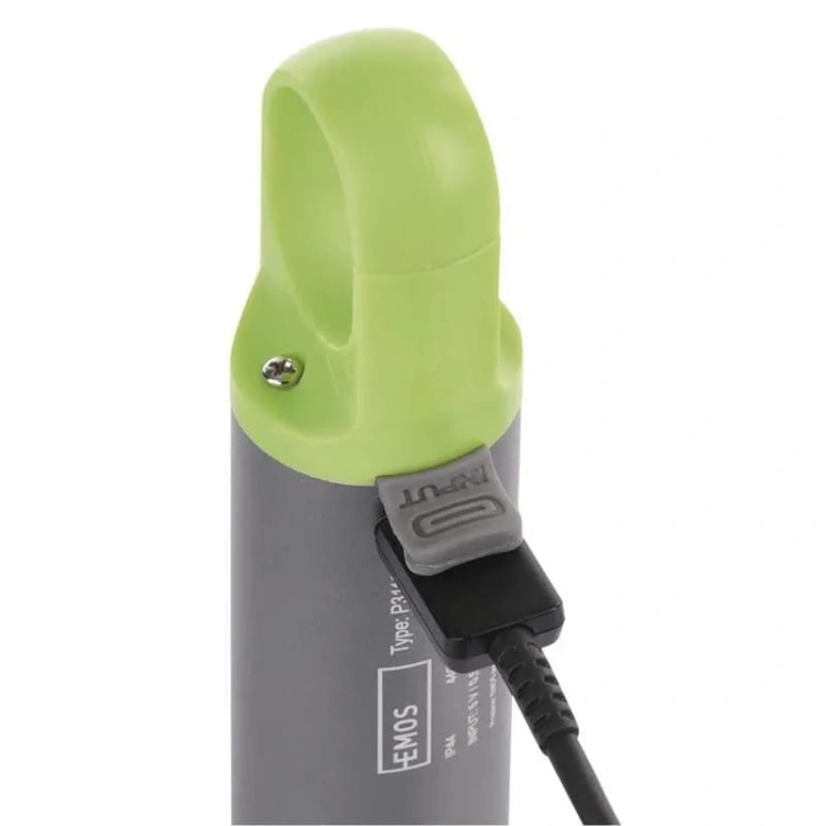 Latarka ładowalna LED 600lm 1200mAh metalowa IP44 szaro-zielona Emos P3118 podłączona.jpg