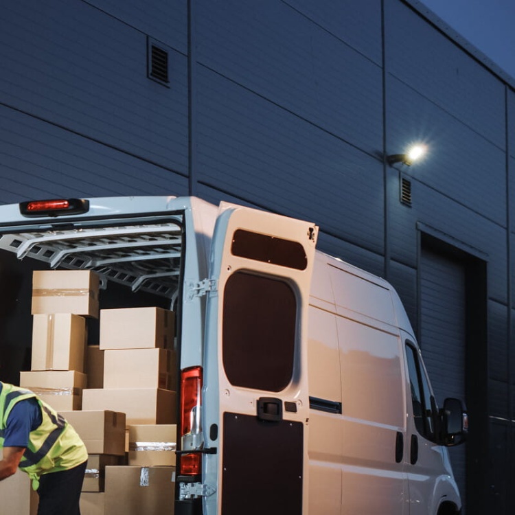 Naświetlacz LED FL AGOR PRO LED 200W 4000K 28000lm IP65 110° Kanlux 38422 aranżacja magazynu