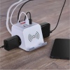 Przedłużacz 2×2P+Z ładowarka indukcyjna i 3xUSB 2m biały kostka EMOS P0212CQ podłączona.jpg