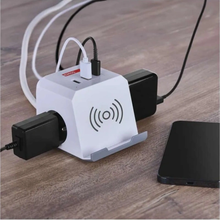 Przedłużacz 2×2P+Z ładowarka indukcyjna i 3xUSB 2m biały kostka EMOS P0212CQ podłączona.jpg