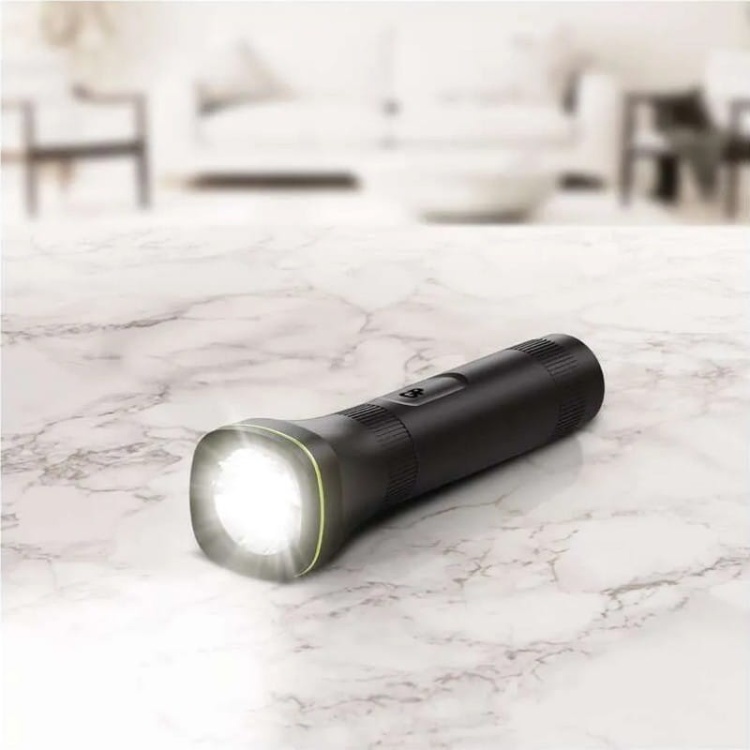 Latarka Everyday C105 LED 50lm 1×AA 30m z zoomem GP P8105 aranżacja