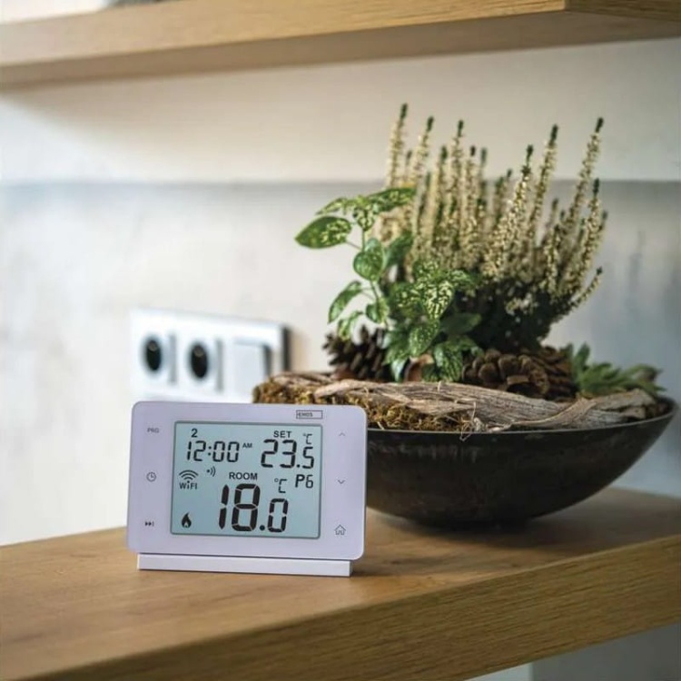 Inteligentny termostat pokojowy bezprzewodowy GoSmart z WiFi EMOS P56211 aranżacja