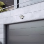 Naświetlacz LED ACETE SE 20W CCT 2160lm z czujnikiem ruchu IP44 szary Kanlux 38496 aranżacja brama wjazdowa