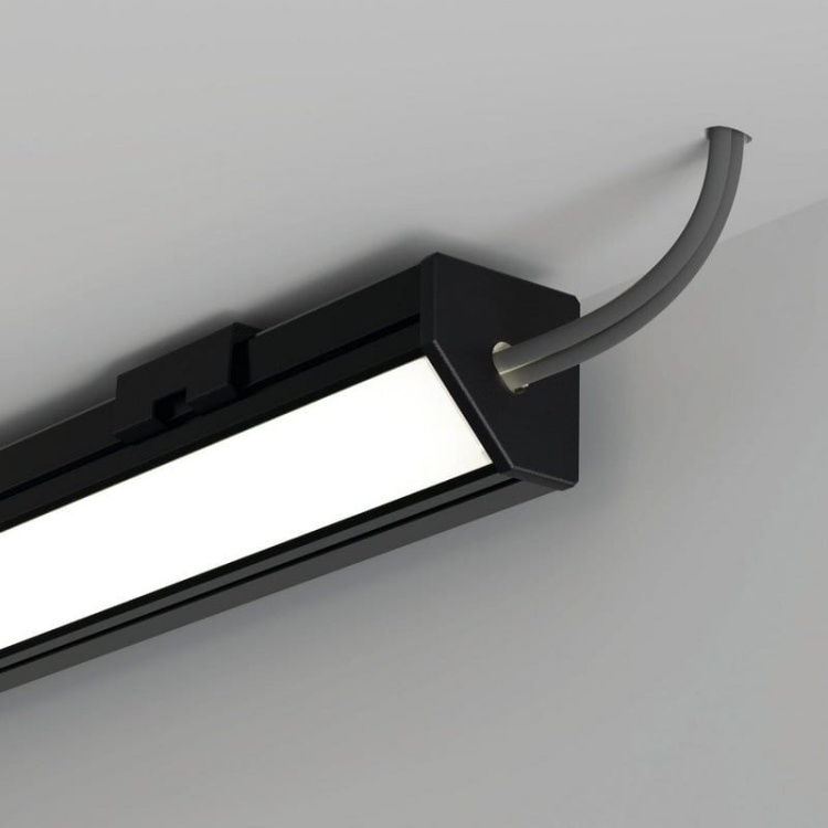 Zaślepka z otworem 45-PLUS-OTW C20007C07TW czarna KLUŚ zastosowanie z profilem 45-PLUS zaświecona