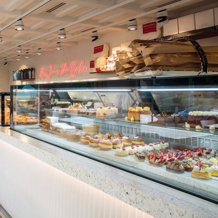 Profil LED 45-PLUS anodowany bez przesłony podświetlenie cukierni