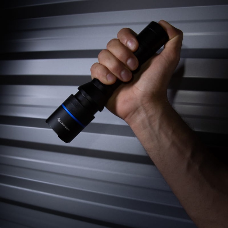 Latarka LED na baterie 3xAAA 500lm IPX7 HT1E413 Högert