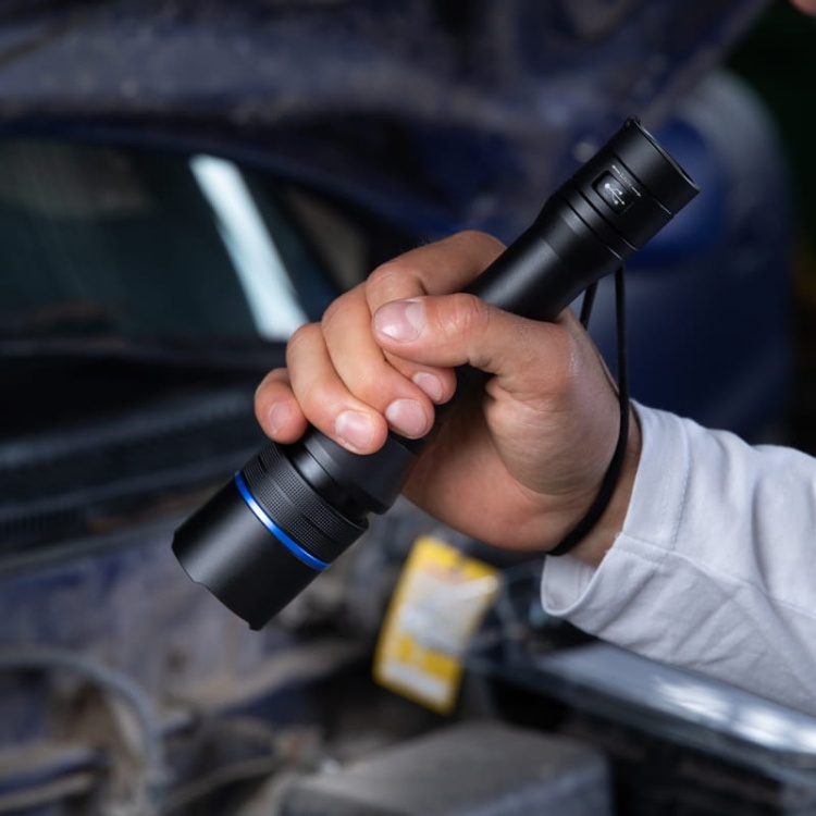 Latarka LED z wbudowanym akumulatorem 2000mAh 1000lm IPX7 HT1E414 Högert