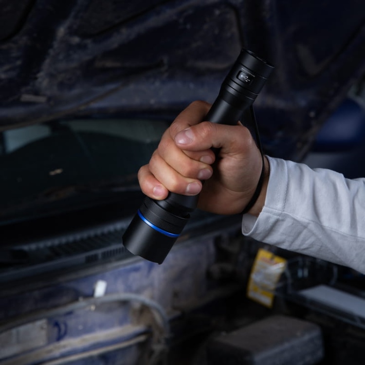 Latarka LED z wbudowanym akumulatorem 4500mAh 3100lm IPX7 HT1E416 Högert