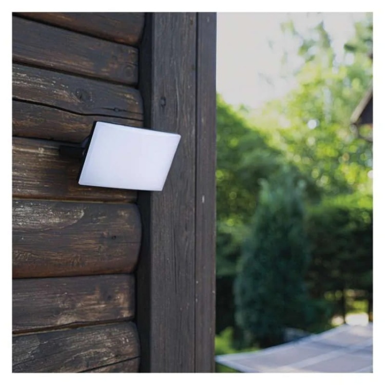 Naświetlacz LED TAMBO 10W 1000lm 4000K IP65 IK08 czarny Emos aranżacja