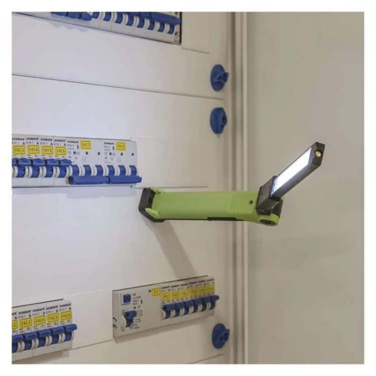 Lampa warsztatowa COB LED akumulatorowa 3.7V 2000mAh 750lm Emos P4540 aranżacja