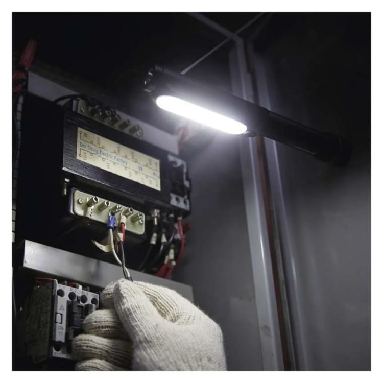 Latarka LED Discovery C34 na baterie 3xAA 550lm IPX4 GP P8508 aranżacja