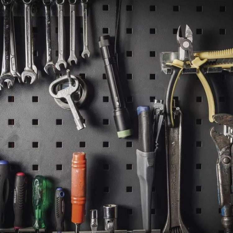 Latarka LED Discovery C33 na baterie 2×AA 180lm IPX4 GP P8504 aranżacja