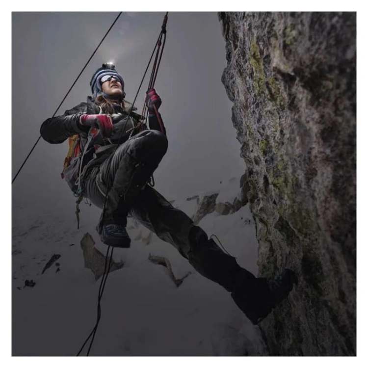 Latarka czołowa LED Xplor PHR19 ładowalna 1200lm 110m IPX8 GP P8569 aranżacja