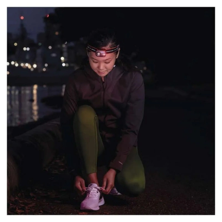 Latarka czołowa LED Xplor PHR16 ładowalna 300lm 50m IPX6 GP P8566 aranżacja