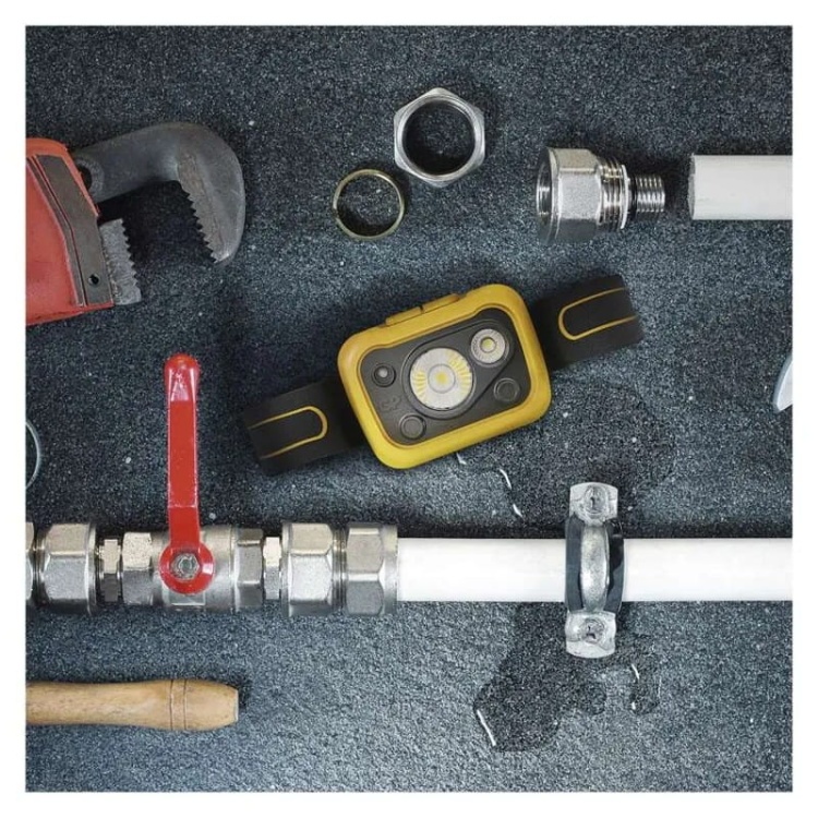 Latarka czołowa LED Discovery CHW53 na baterie 3×AAA 280lm 90m IPX5 GP P8573 aranżacja