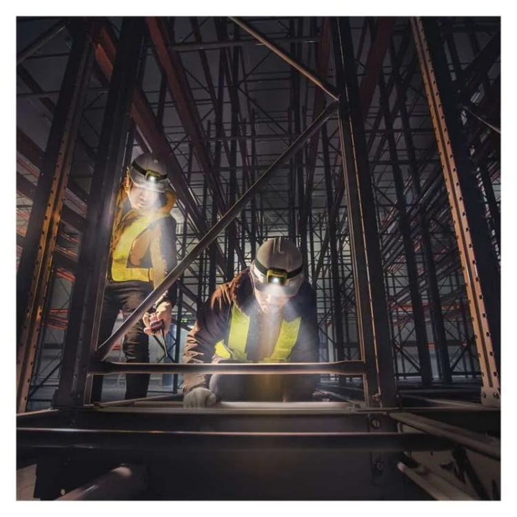 Latarka czołowa LED Discovery CHW53 na baterie 3×AAA 280lm 90m IPX5 GP P8573 aranżacja