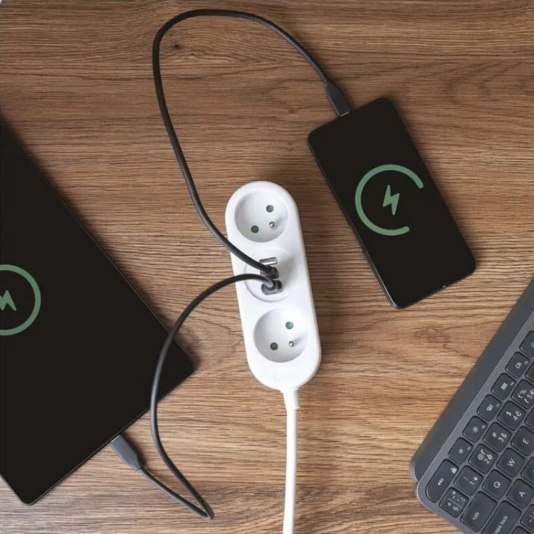 Przedłużacz P0211E 2G 2×USB-A 1×USB-C 1,4m IP20 Emos aranżacja