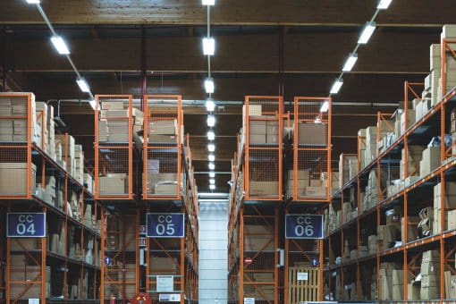 LED T8 SubstiTUBE® Pure EM zastosowanie w magazynie.