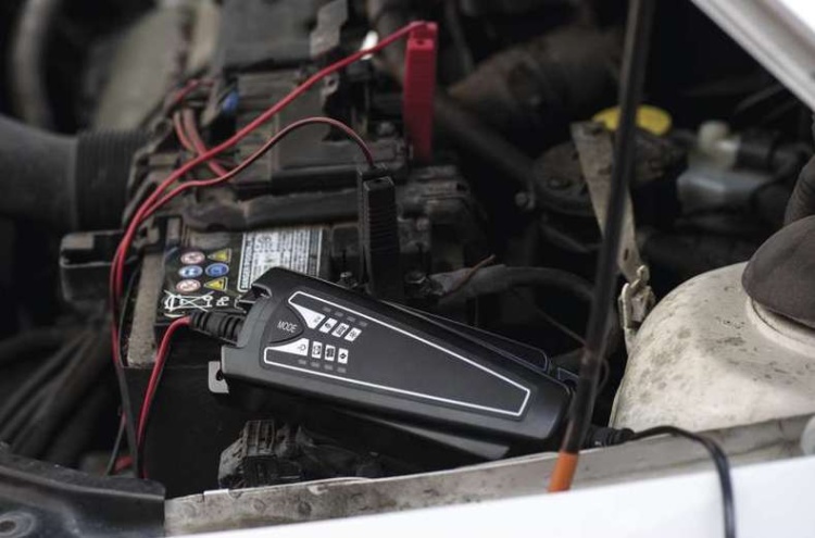  Ładowarka akumulatorów ołowiowych 6V/12V 4A