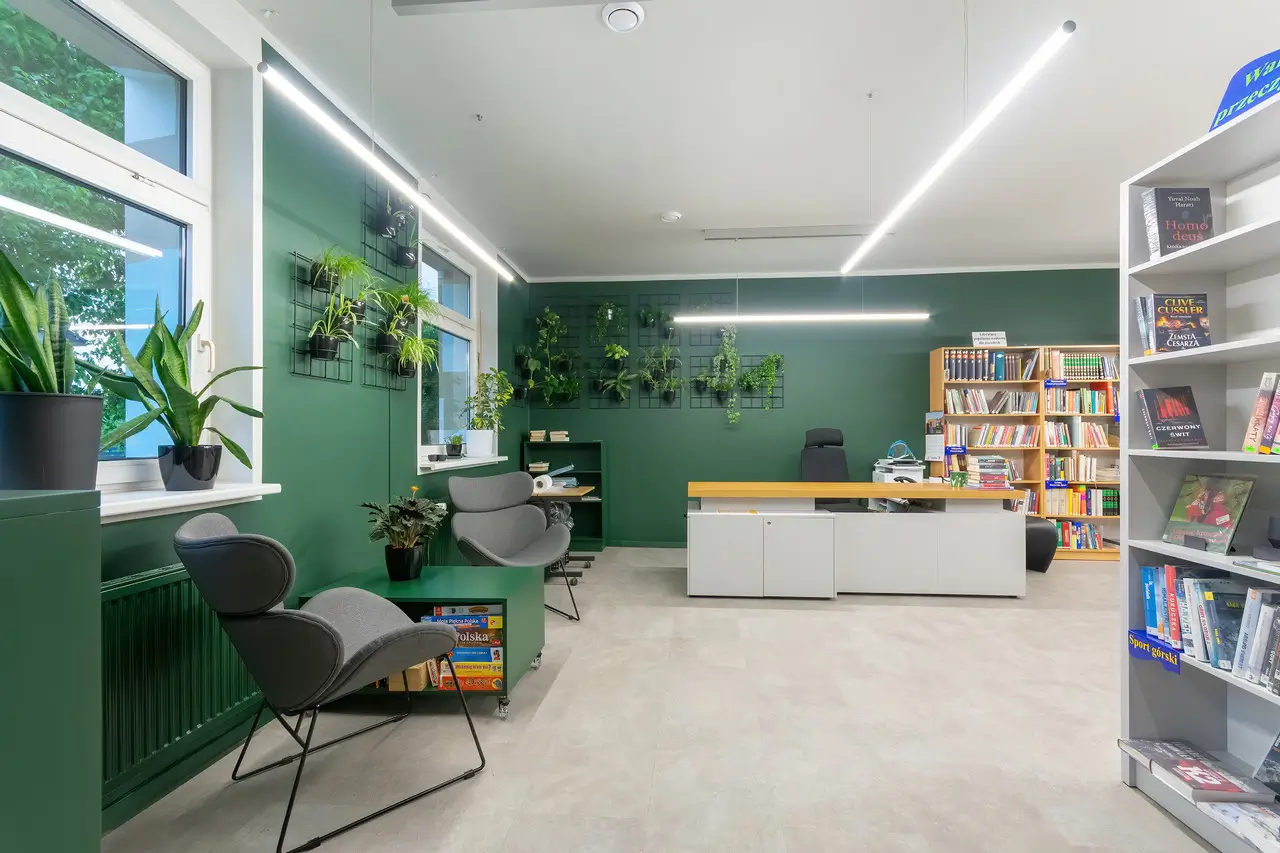 Linia światła LED w bibliotece