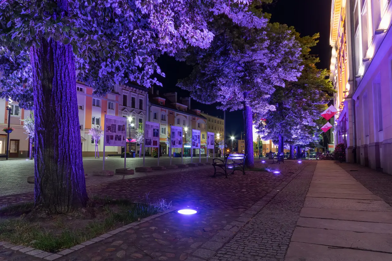 Profesjonalne oprawy dogruntowe LED RGB w rynku miejskim