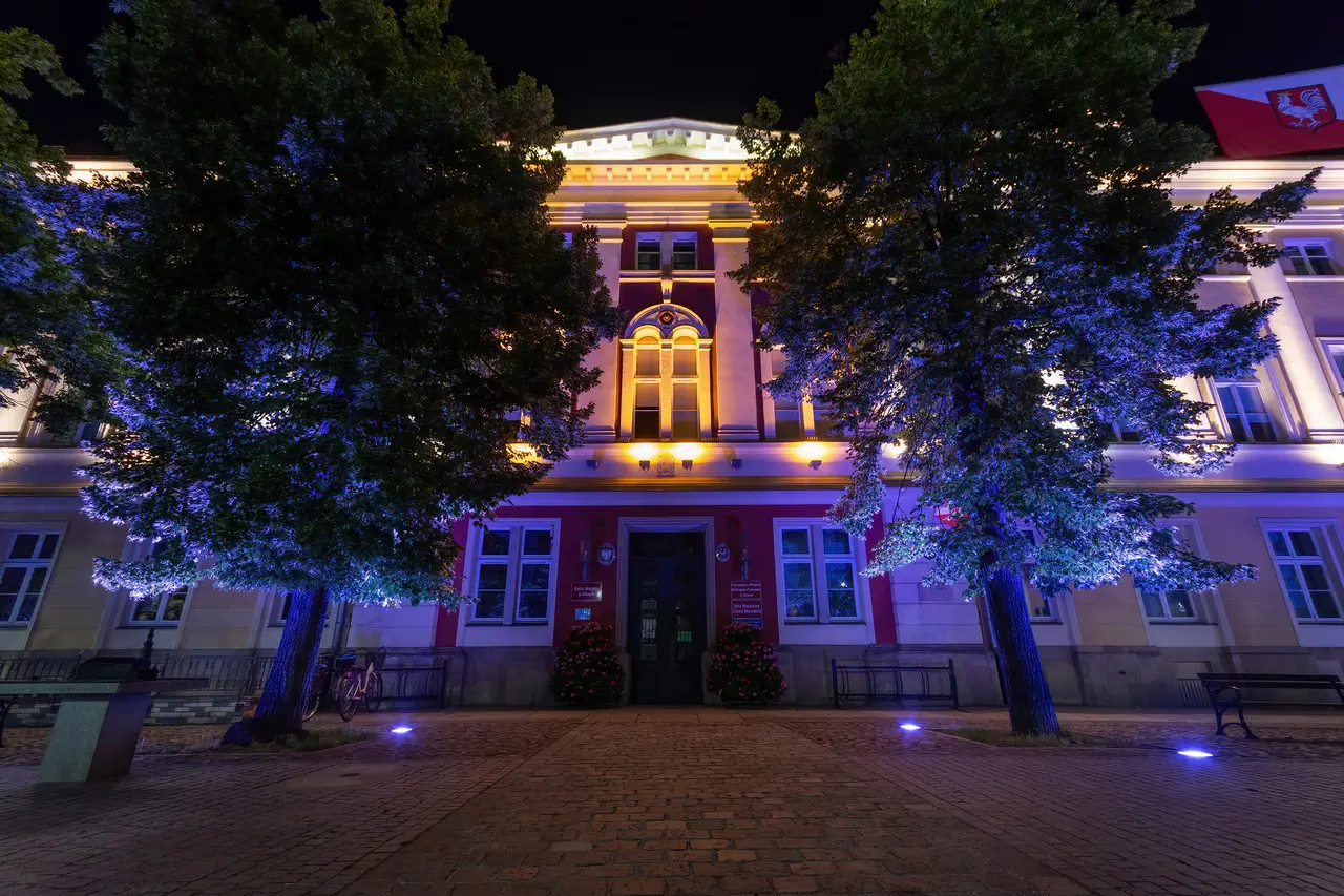 Rynek w Oławie z kolorowym oświetleniem LED RGB