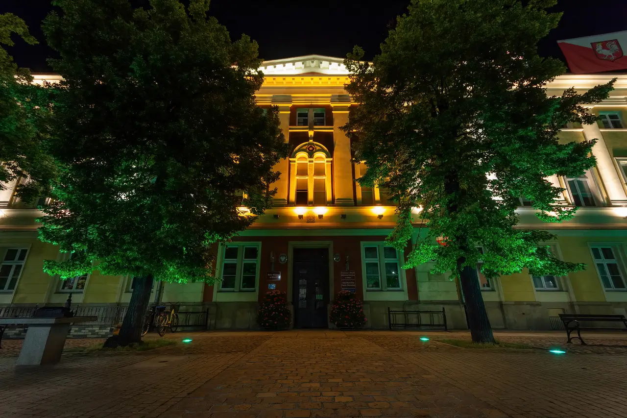 Rynek w Oławie z kolorowym oświetleniem LED RGB