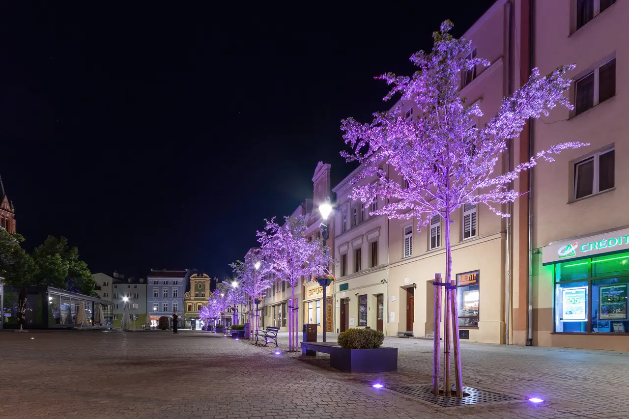 Oświetlenie architektoniczne LED RGB przestrzeni miejskiej