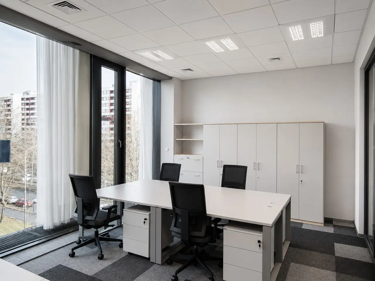 Rastry LED w biurze z wymiennymi źródłami LED T5