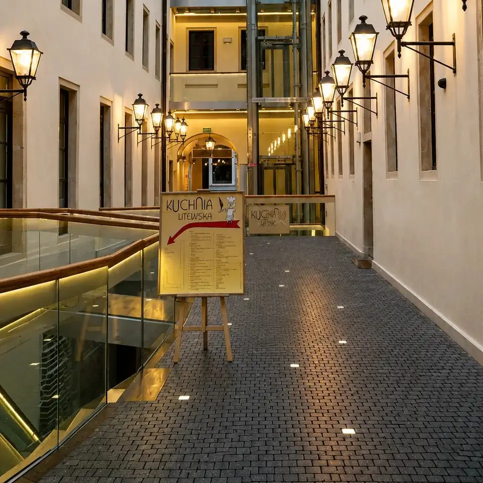 Podświetlenie balustrad taśmą LED w Pasażu Ossolineum