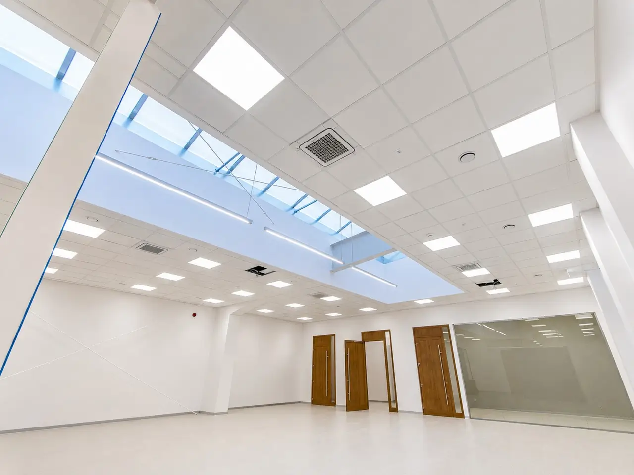 Chung Hong Kobierzyce liniowe oprawy LED pod wymiar