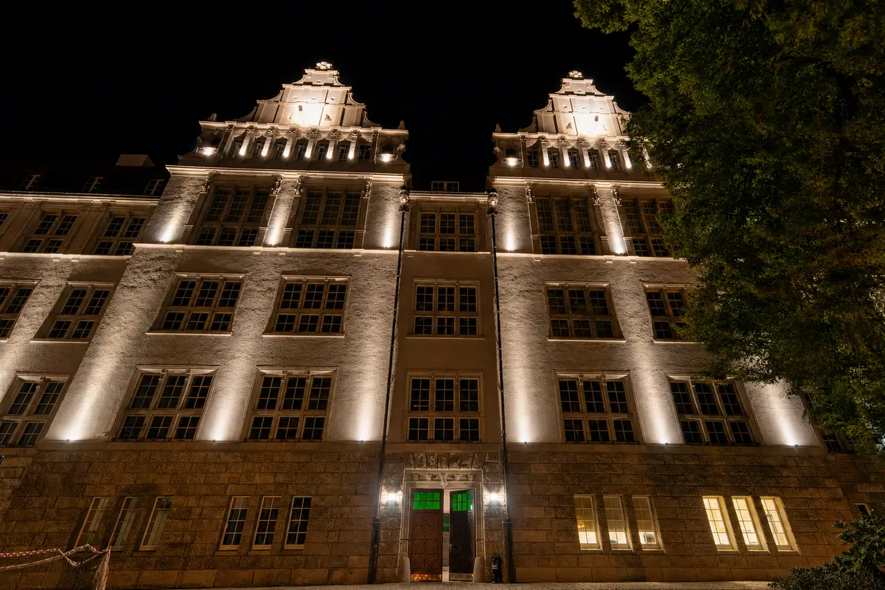 Iluminacja architektoniczna LED budynku Politechniki Wrocławskiej