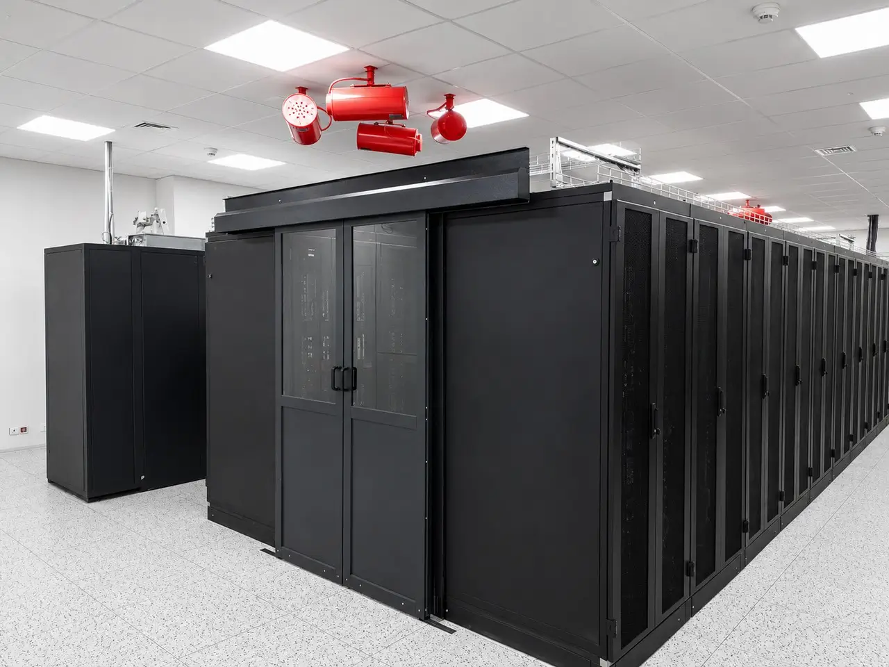 Panele LED w serwerowni Archiwum Politechniki Wrocławskiej