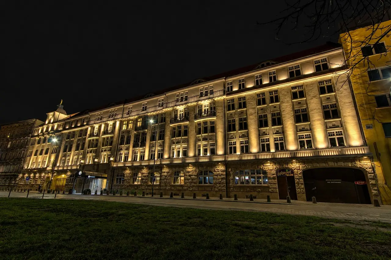 Iluminacja elewacji Urzędu Marszałkowskiego we Wrocławiu