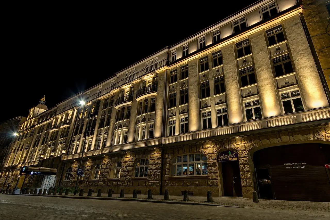 Iluminacja LED fasady Urzędu Marszałkowskiego Wrocław
