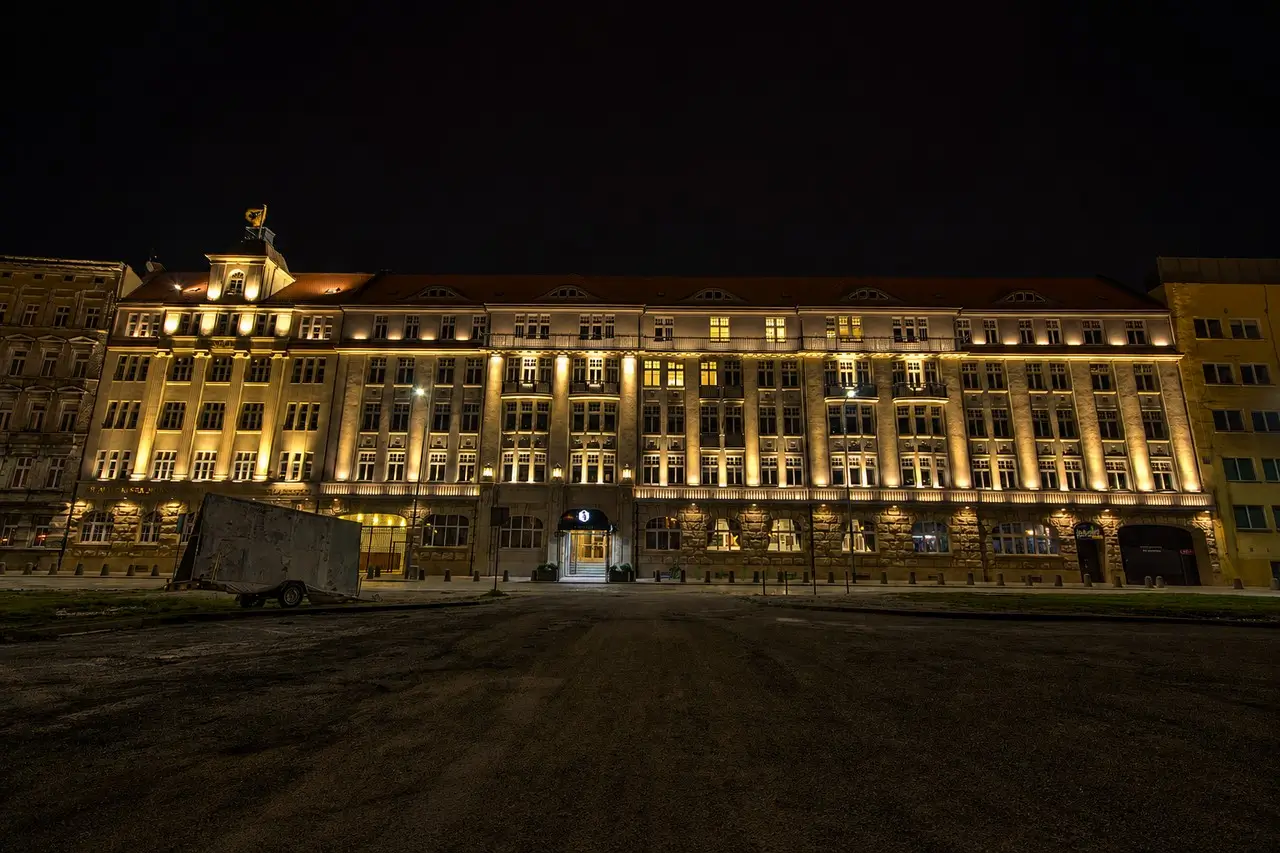 Urząd Marszałkowski Wrocław oświetlenie elewacji LED