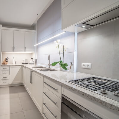 Profile LED do podświetlenia mebli w kuchni